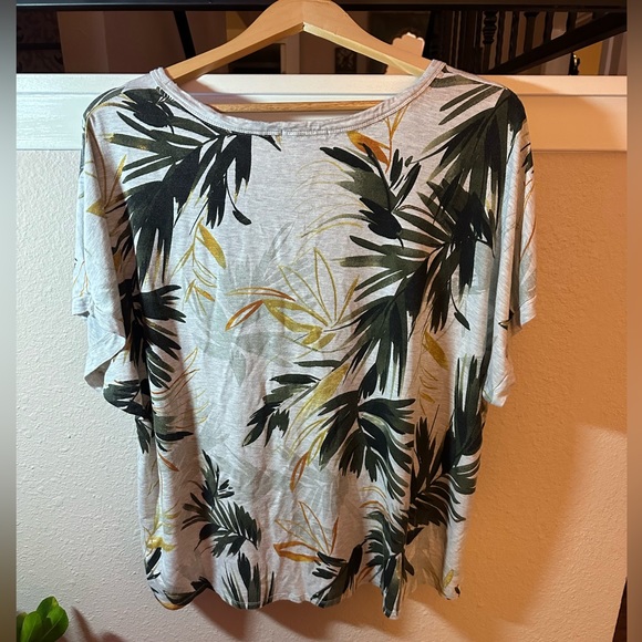 Democracy Tropical T-shirt. Tie at the front waist. 2X. - Picture 2 of 4